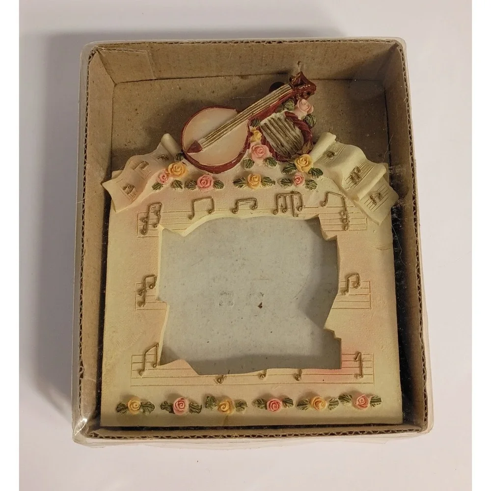VTG 3D‎ Rustic Banjo & Roses Picture Frame Resin Music Notes Shabby Chic Pastel